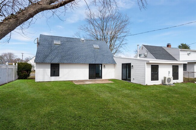 Building Photo - 27 Walnut Ln