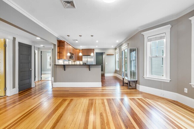 Primary Photo - 22 Clarendon Ave