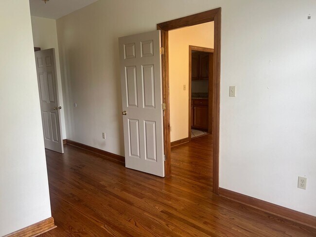 Building Photo - 1212 Ridgewood Ct