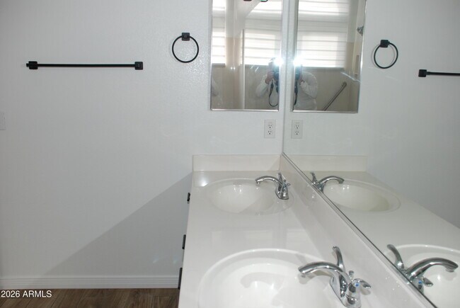 Building Photo - 249 W Grovers Ave