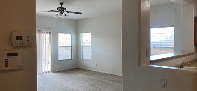 Building Photo - 3 bedroom home in Laveen!
