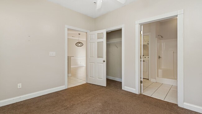 Building Photo - 4880 Dahlia Ct