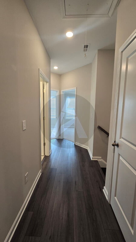 Building Photo - 209 Commons Ave