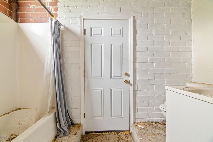 BATHROOM 2 - 4056 Jammes Rd