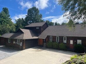 Building Photo - 82 Hidden Knoll Dr