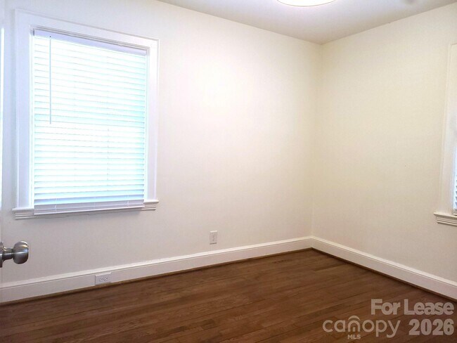 Building Photo - 2114 Brandon Cir