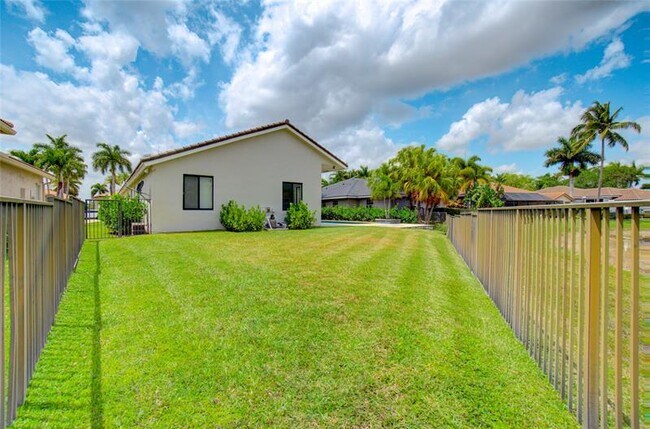 Building Photo - 2550 Jardin Terrace