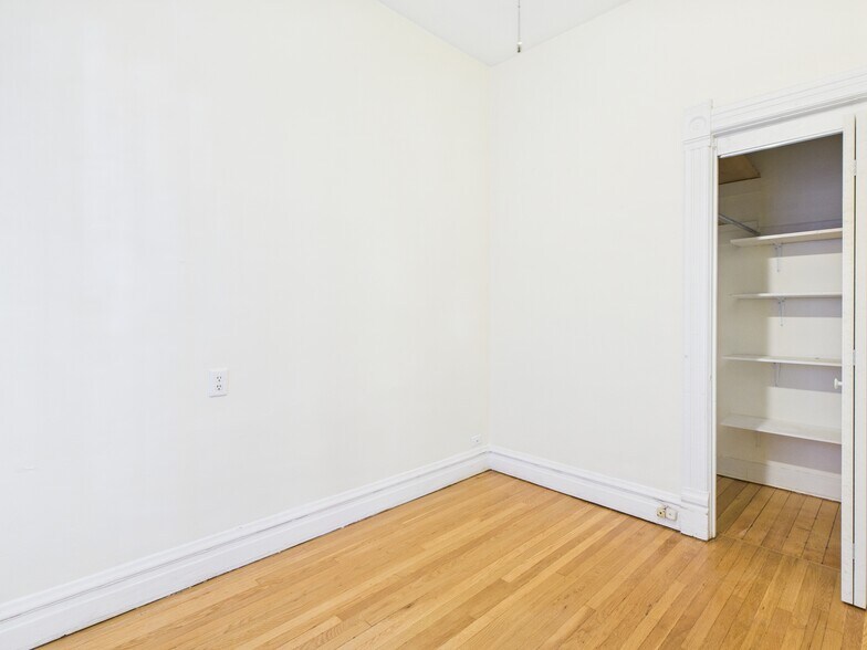 Building Photo - 1541 W Barry Ave