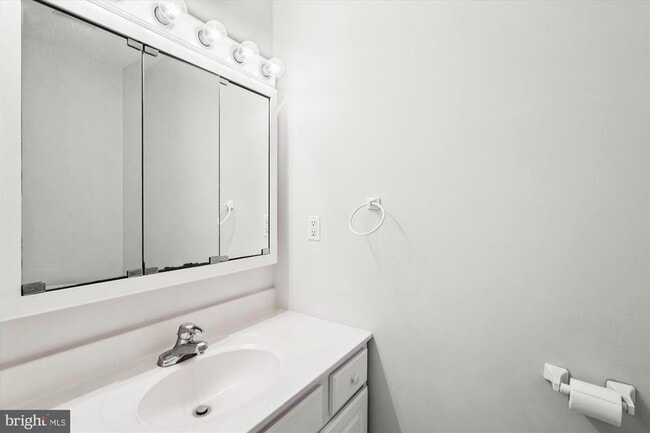 Building Photo - 1623 Chesapeake Ln