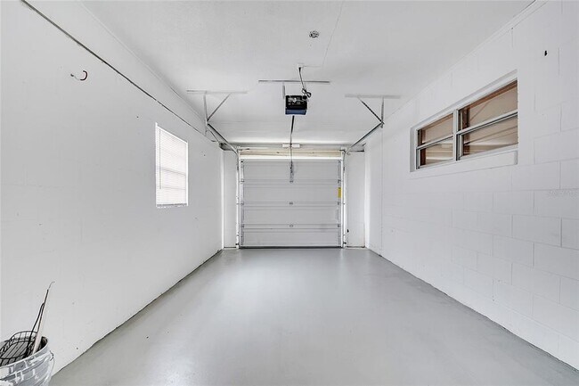 Building Photo - 1040 San Luis Dr