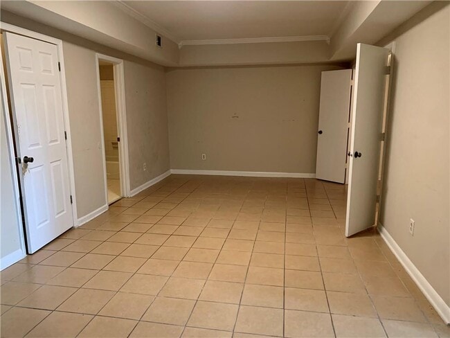 Building Photo - 5931 Kay Dr NW