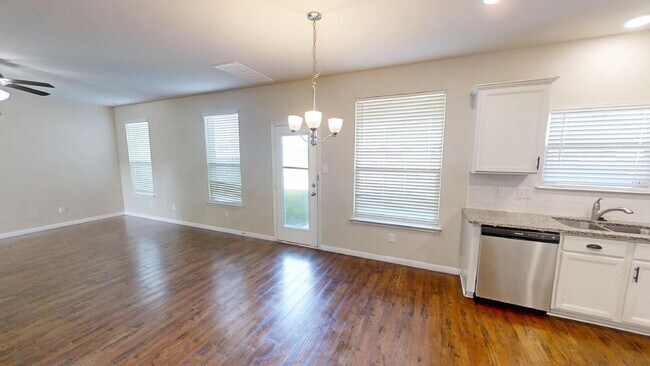 Building Photo - "Spacious 4-Bedroom Killeen Gem with Elega...