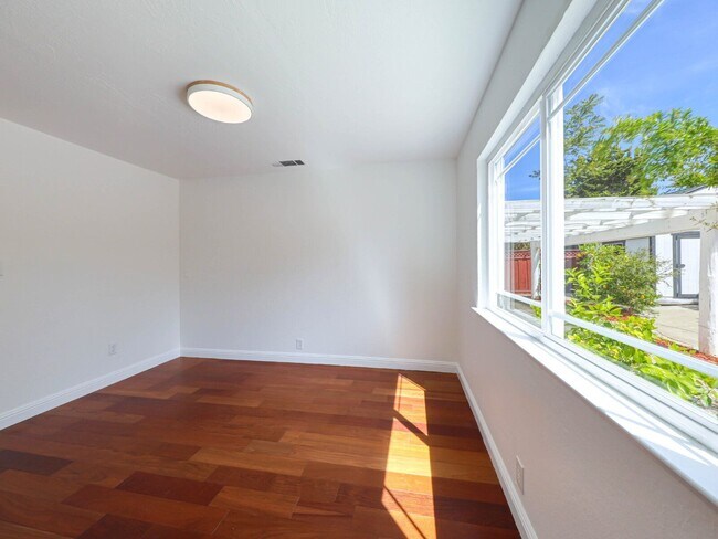 Building Photo - 3104 San Andreas Dr