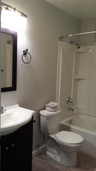 Building Photo - 2176 Spanishgate Ct