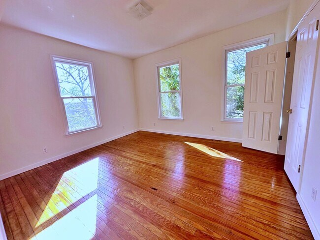 Building Photo - 1208 Avondale Ave