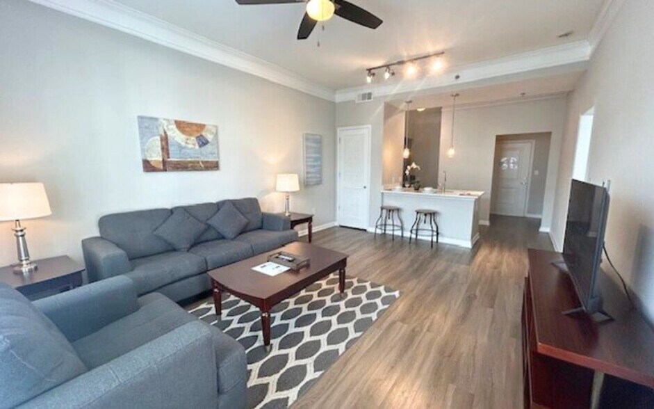 Building Photo - 705 Town Blvd