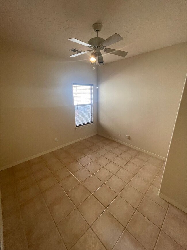 Building Photo - Gorgeous Home in Sonoma Ranch off Golf Club Rd!