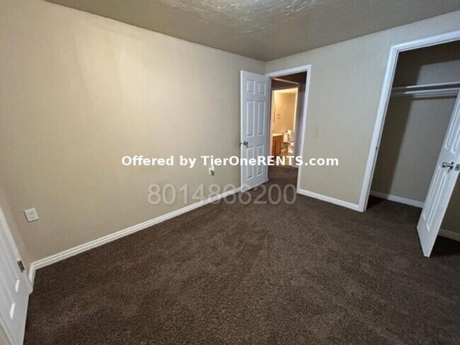Building Photo - This property offers a NO DEPOSIT option available for qualified renters!