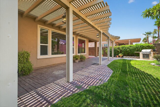 Building Photo - 60543 Desert Shadows Dr