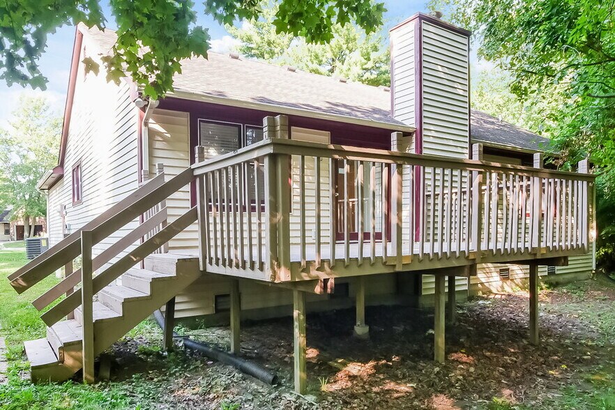 Building Photo - 5865 Petersen Ct