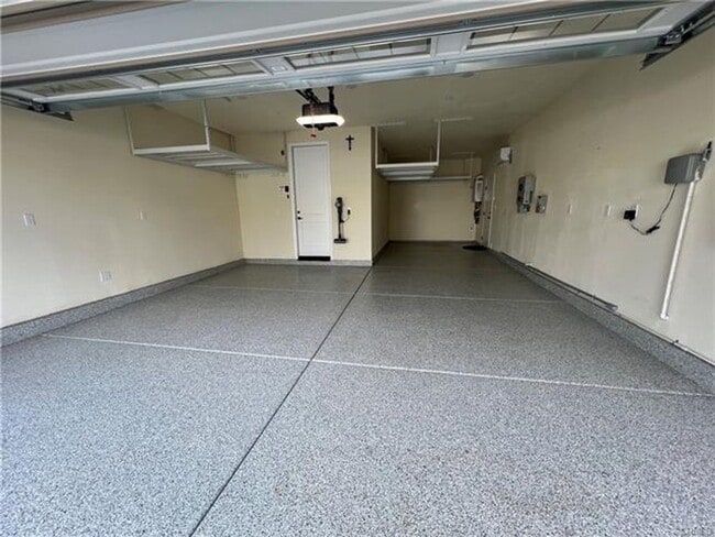 Building Photo - Welcome to this exceptional single-story 4-bedroom, 4-bathroom home!