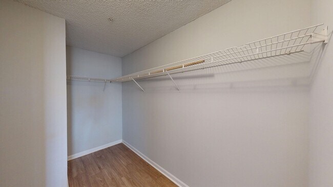 Building Photo - Nice 2 bedroom, 2 bathroom condo in the he...