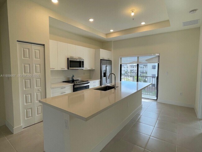 Building Photo - 7915 NW 104th Ave