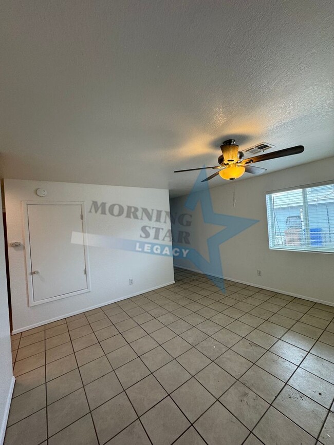 Building Photo - Cute 2-Bedroom Duplex