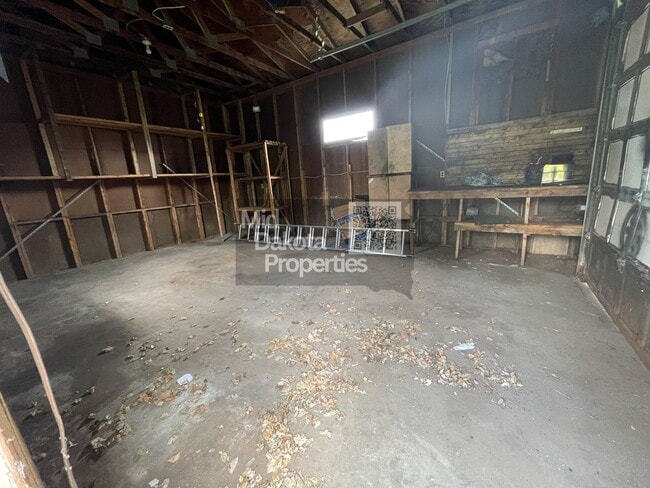 Building Photo - 1016 S Duff- 4 bedroom House