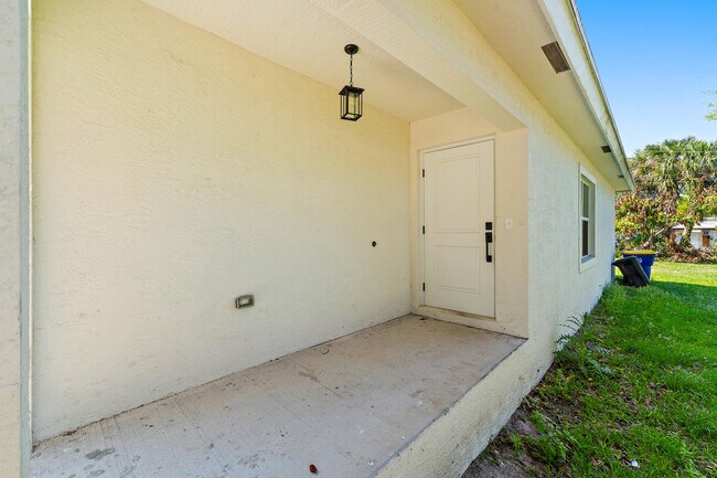 Building Photo - 3003 SE Fairmont St