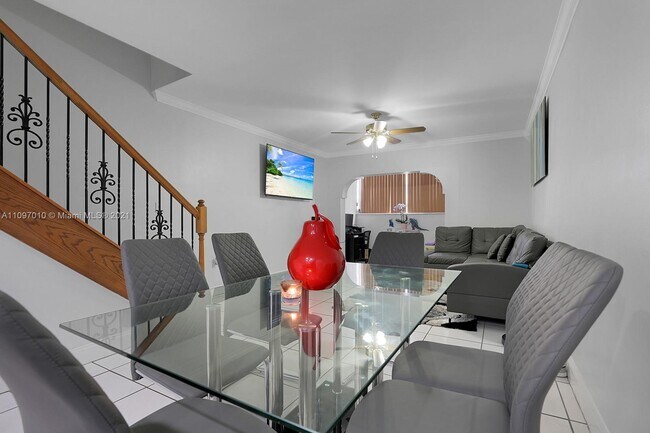 Building Photo - 1555 W 44th Pl