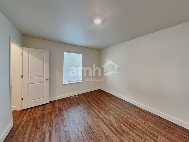 Building Photo - 10309 21st Pl SE