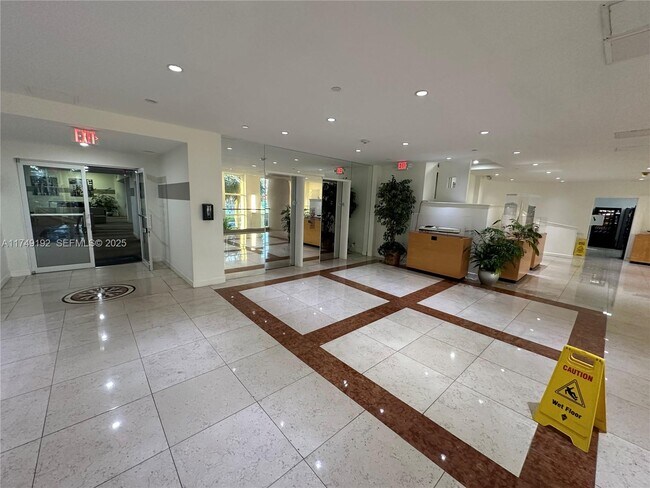 Building Photo - 10350 W Bay Harbor Dr