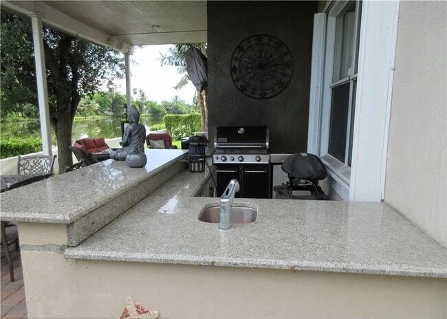 Building Photo - 9748 NW 1st Manor