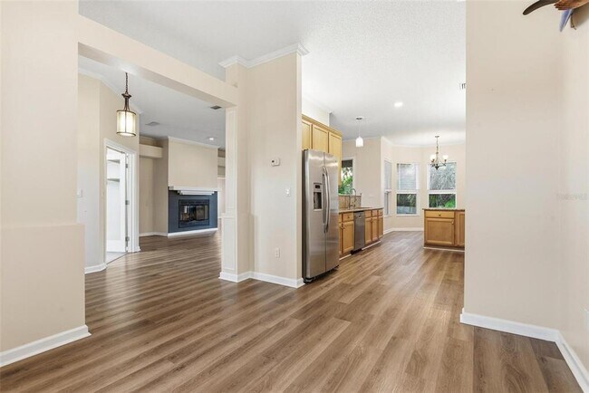 Building Photo - 7 Deerwood St