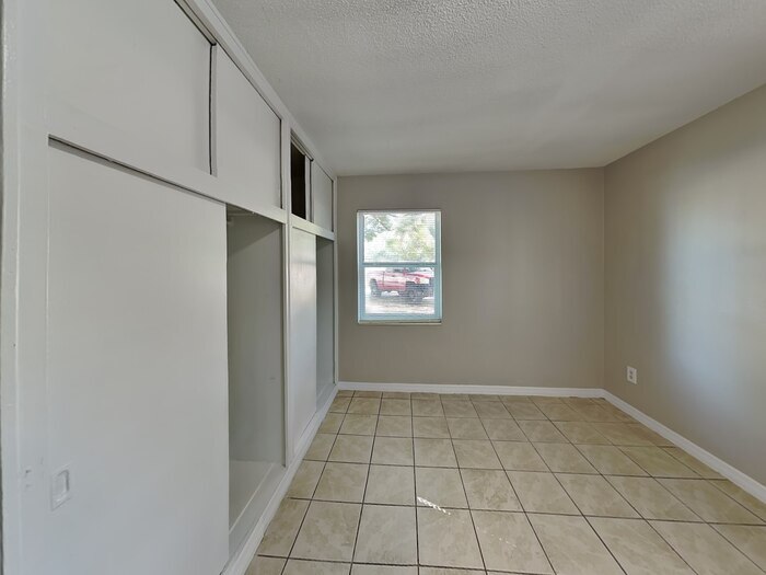 Building Photo - 1301 Sandy Ln