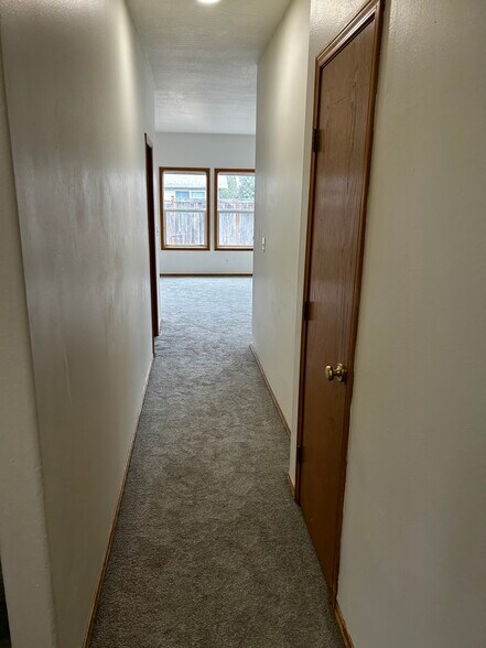 Building Photo - 614 S 41st Ct