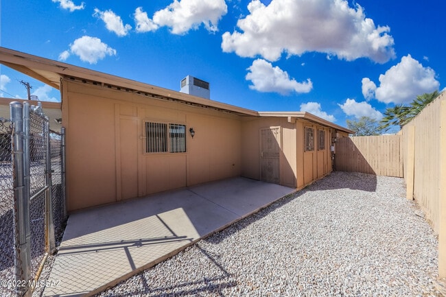 Building Photo - 3004 N Sparkman Blvd