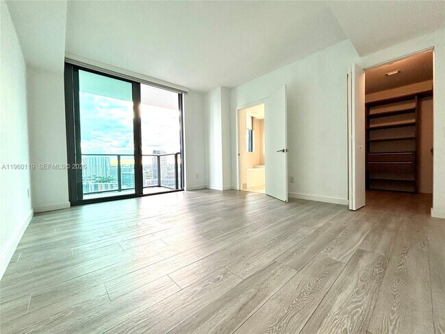 Building Photo - 501 NE 31st St