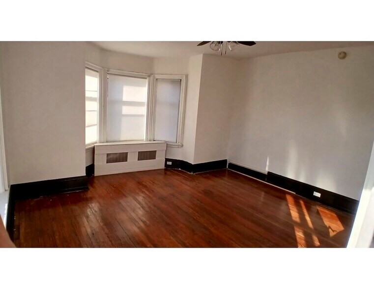 living room - 1720 Memorial Ave