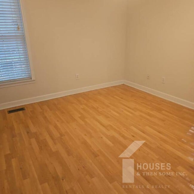 Building Photo - 108 Forrest Dr