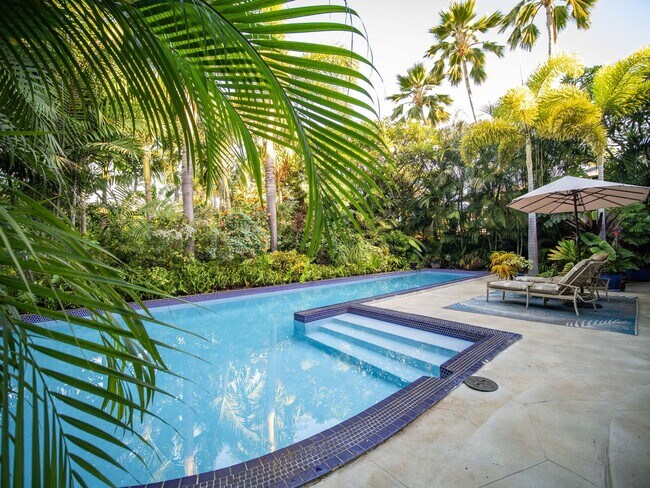 Building Photo - Beautiful Furnished, 2 Bed, 3 Bath, Gated ...