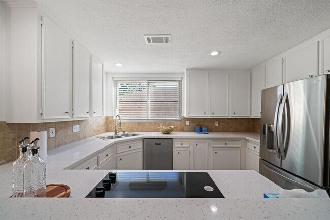 Building Photo - 11422 Lakeside Pl Dr
