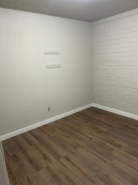 Building Photo - 194 S 200 W