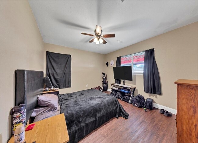 Building Photo - 460 School Ave