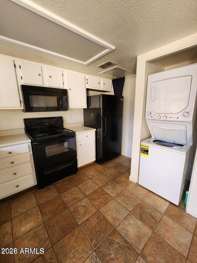 Building Photo - 3719 E Inverness Ave