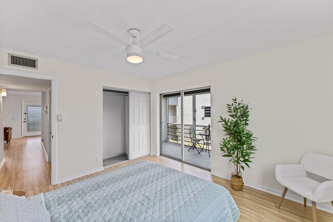 Building Photo - 230 Normandy Ln