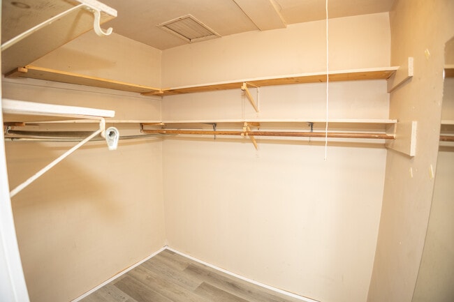 Building Photo - 927 E Dunklin St