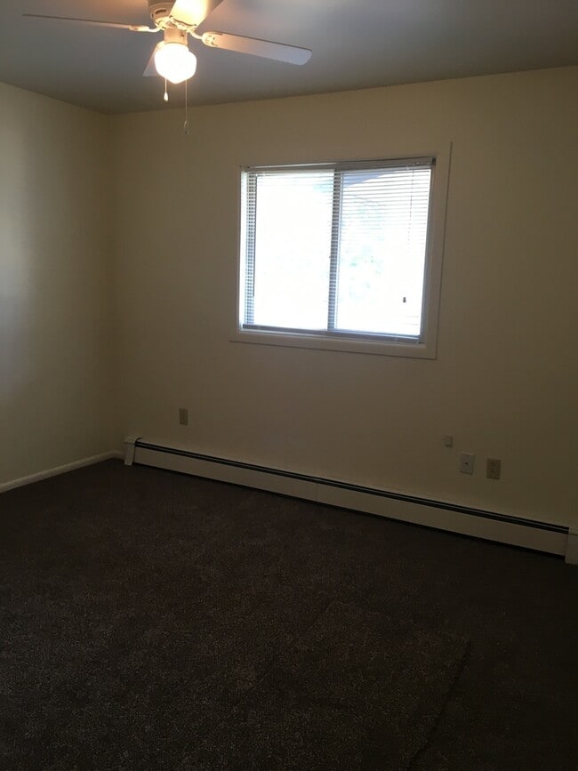 Building Photo - 3 Bedroom 1 Bathroom Duplex