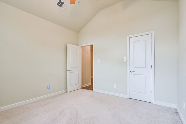 Building Photo - 12617 White Cove Dr